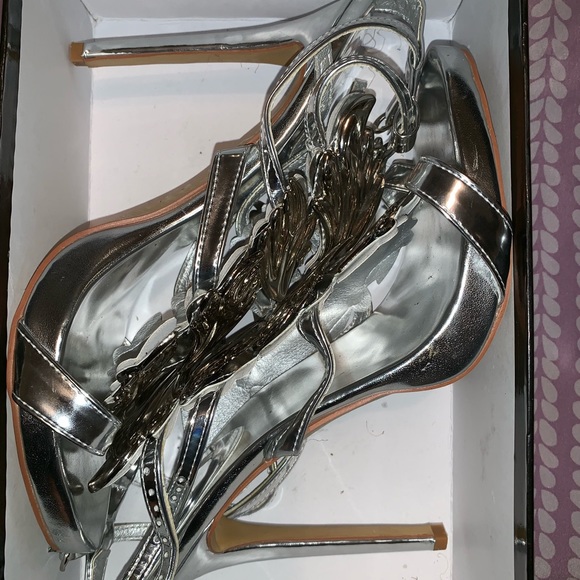 GIUSEPPE ZANOTTI Wing Patent Leather Heels - Picture 4 of 7